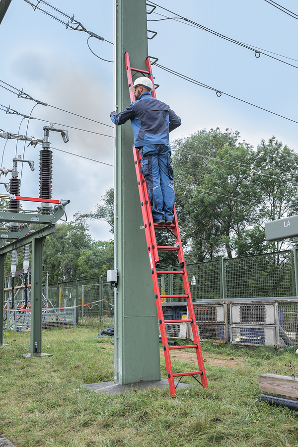 Sprossen-Schiebeleiter 2-teilig GFK ohne Traverse, 2 x 10 Sprossen Sprossen-Schiebeleiter 2-teilig GFK ohne Traverse, 2 x 10 Sprossen