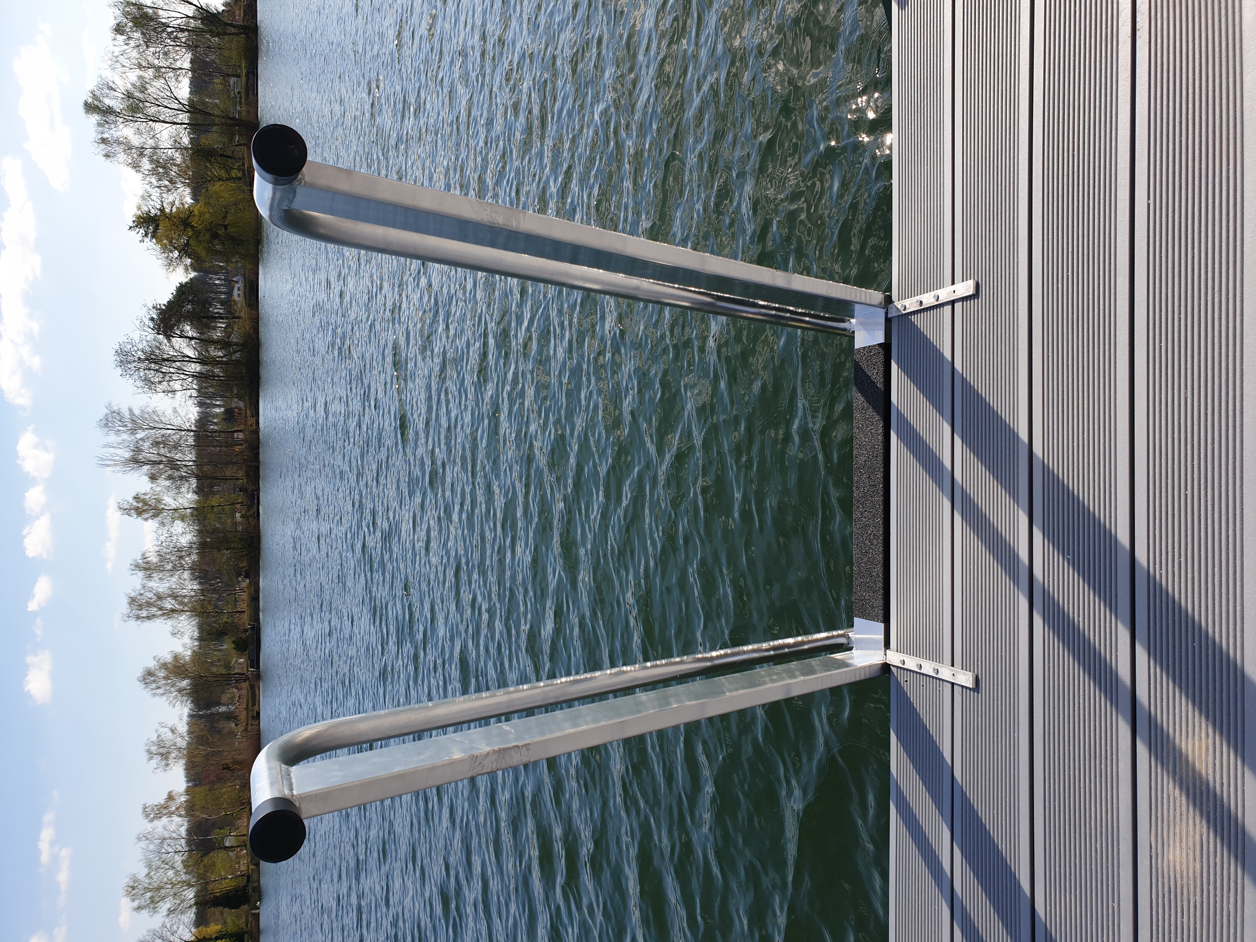 Stufenanlegeleiter 60cm extra breit, mit Übersteig, beidseitigen Handlauf und Antirutschbelag, 5 Stufen