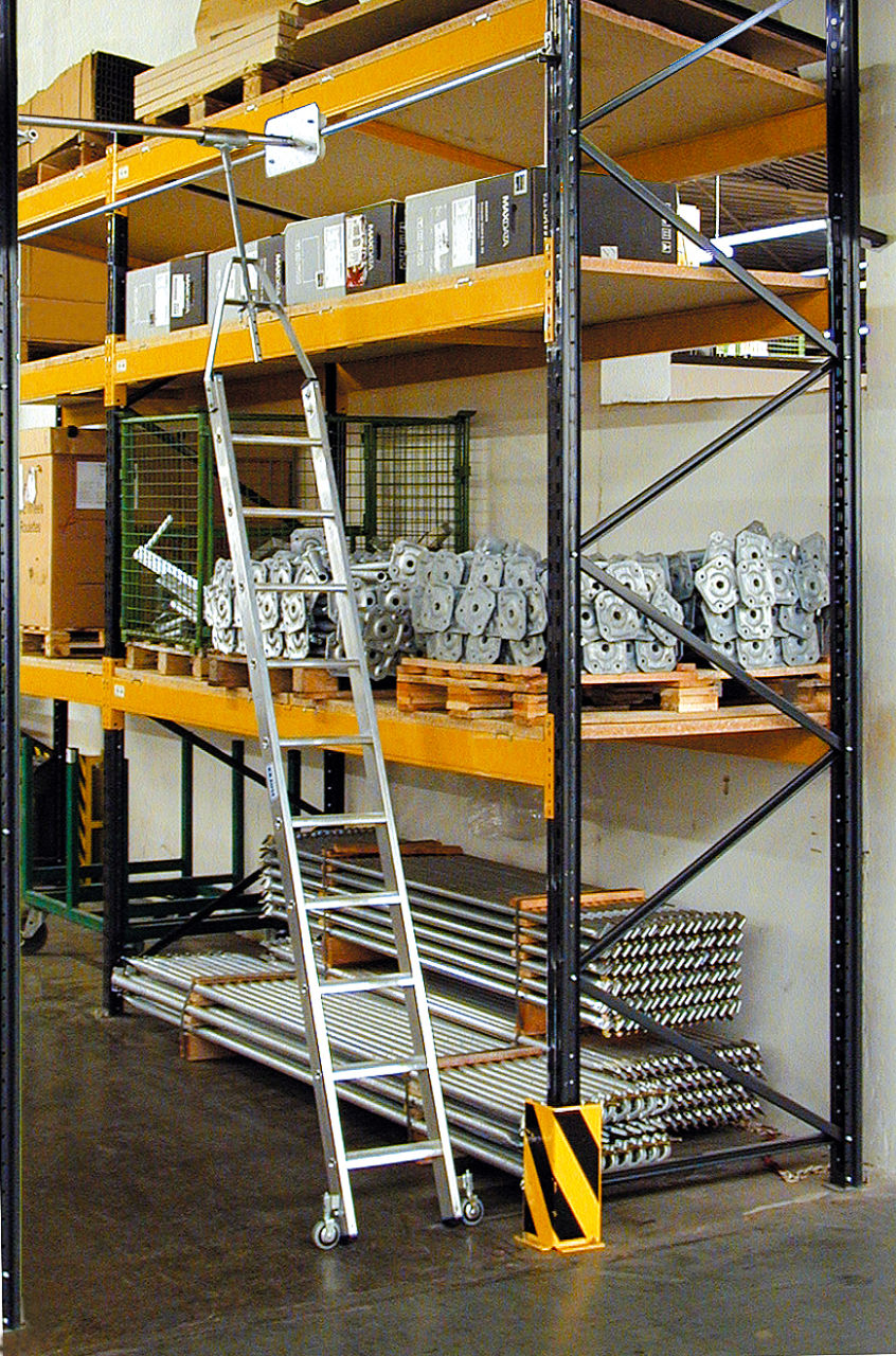 Stufen-RegalLeiter für Doppelregal mit Rundrohr-Schienenanlage, 6 Stufen Stufen-RegalLeiter für Doppelregal mit Rundrohr-Schienenanlage, 6 Stufen