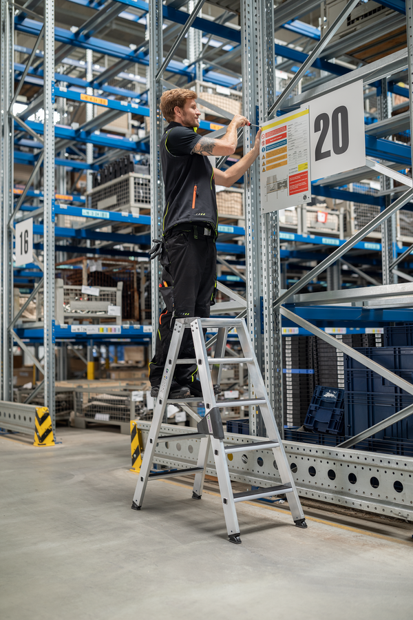 Stufen-Stehleiter beidseitig begehbar mit clip-step, 2 x 8 Stufen Stufen-Stehleiter beidseitig begehbar mit clip-step, 2 x 8 Stufen