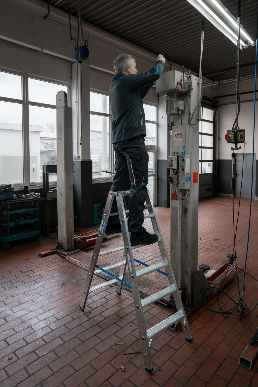 STABILO Doppelleiter mit R13-Stufen, 2 x 8 Stufen STABILO Doppelleiter mit R13-Stufen, 2 x 8 Stufen