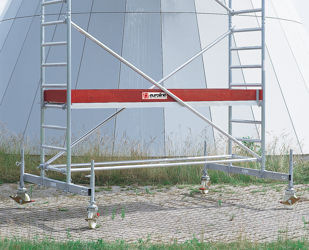 Fahrgerüst Typ 9513 mit Fahrbalken verschiebbar Gerüsttyp 9513 mit Fahrbalken verschiebbar und Sicherheitsaufbau - Arbeitshöhe 12,50 m