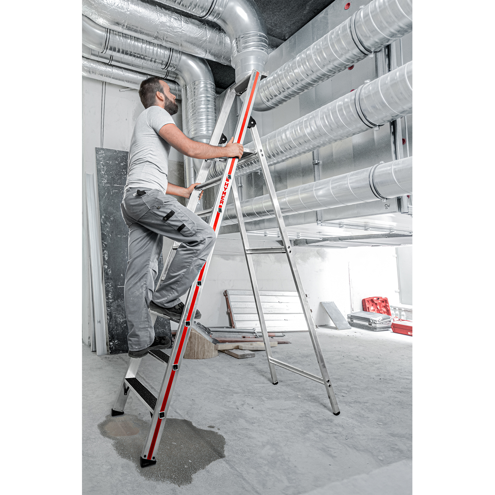 Stufenstehleiter R13 mit Plattform, einseitig begehbar - 6 Stufen